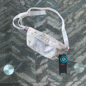 🌴🔆LEVI’S- DAISY TRAVEL FESTIVAL HIKING FANNY PACK BAG🔆🌴